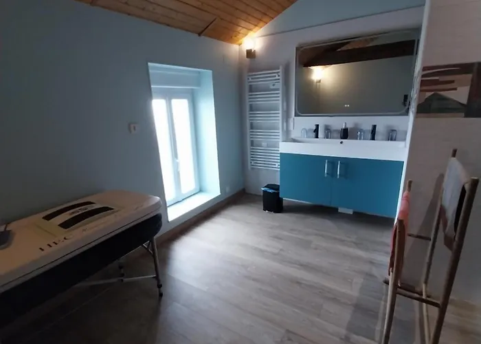 Au Granit Bleu Bed & Breakfast